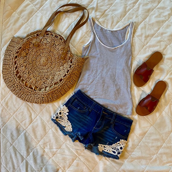 ☀️ Jean shorts with lace detail ☀️ Jr size 3 - Picture 1 of 6